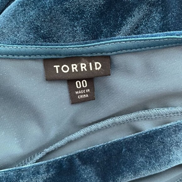 Torrid Blue Velvet Holiday Cocktail Dress V-Neck Cutout Back Size 00 (US 10) - Picture 7 of 9